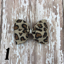 Load image into Gallery viewer, Heart Shaped Freshies with Bow