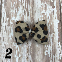 Load image into Gallery viewer, Heart Shaped Freshies with Bow